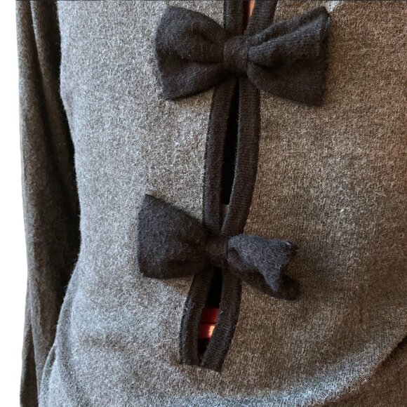 TWIK - Gray with black trim - Sweater with Bows in Back long sleeves - Large - Picture 8 of 12